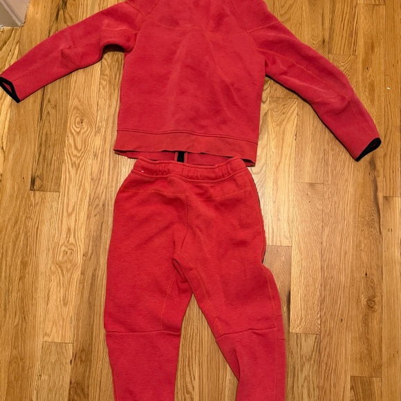 Nike Tech Kids Red Sweatshirt & Jogger Set - Picture 2 of 4